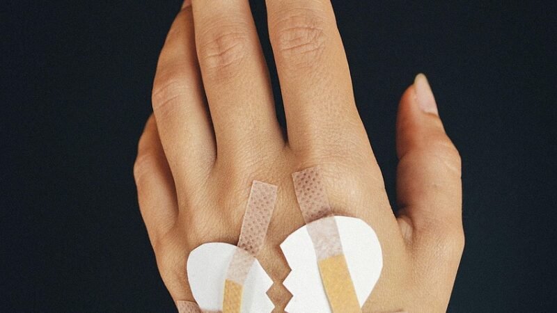 As dores que não doem: somatizações e o vazio emocional contemporâneo